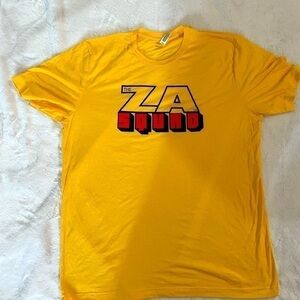 𝅺NWOT the za squad t-shirt size XL color yellow